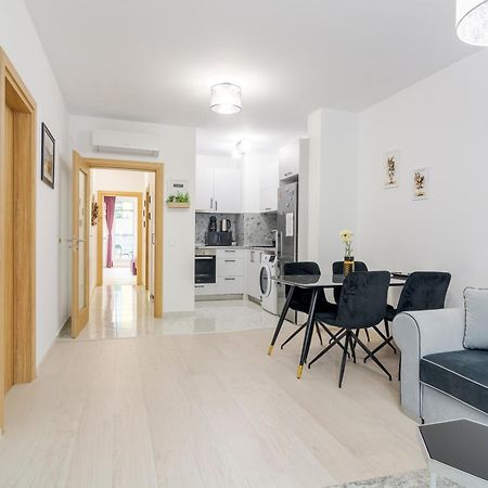 Paris Luxury Top Centre 2Bdr Apt W Work Desk And Wifi Near Nevsky Cathedral 소피아 외부 사진